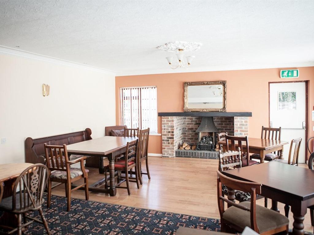 The Crewe Arms Hotel Bagian luar foto