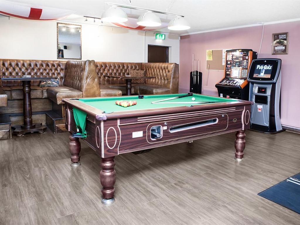 The Crewe Arms Hotel Bagian luar foto
