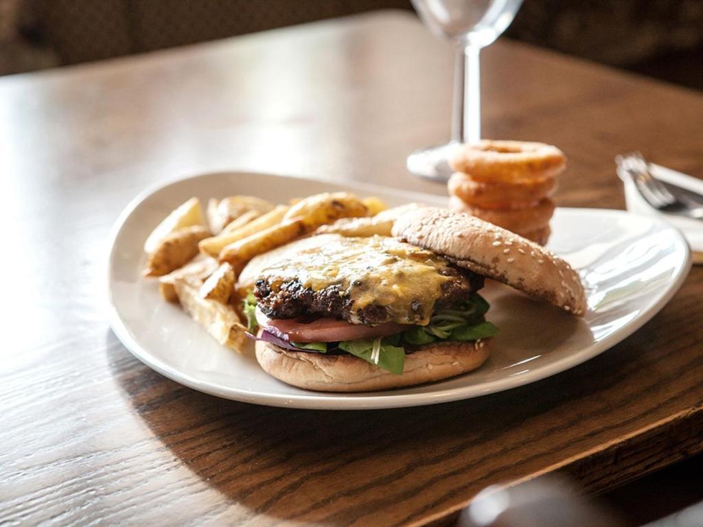 The Crewe Arms Hotel Bagian luar foto