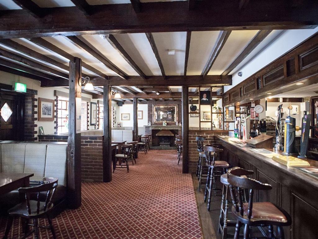 The Crewe Arms Hotel Bagian luar foto