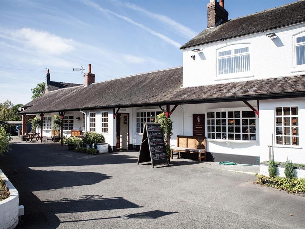 The Crewe Arms Hotel Bagian luar foto