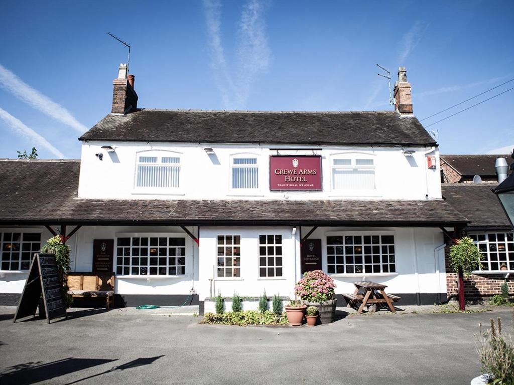 The Crewe Arms Hotel Bagian luar foto