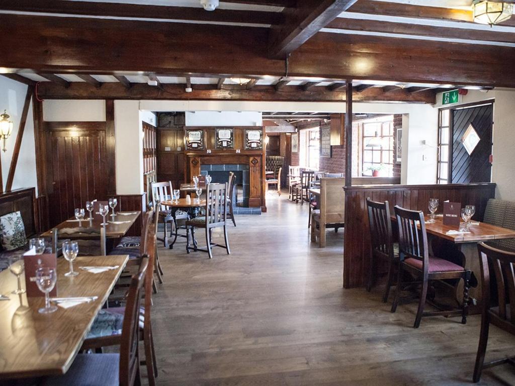The Crewe Arms Hotel Bagian luar foto